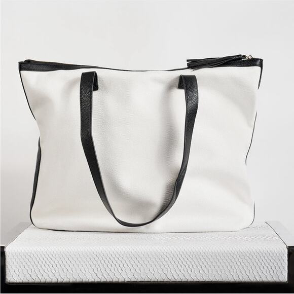 NEW Walter Baker Carly White and Black Canvas Daytripper Bag, New, MSRP $198 - Picture 3 of 8